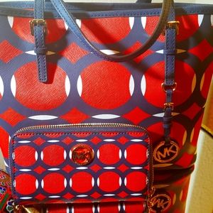 Michael Kors Tote w/ Wallet